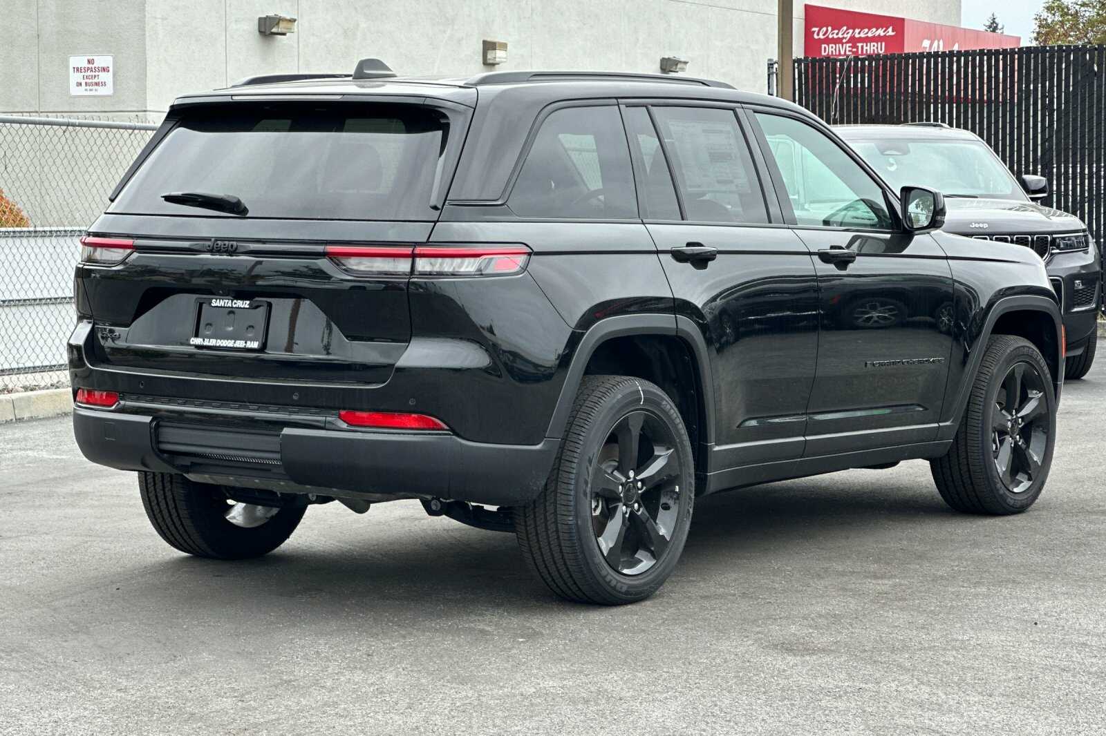 2024 Jeep Grand Cherokee Altitude photo 4