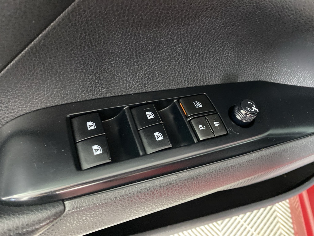 2018 Toyota Camry SE photo 21