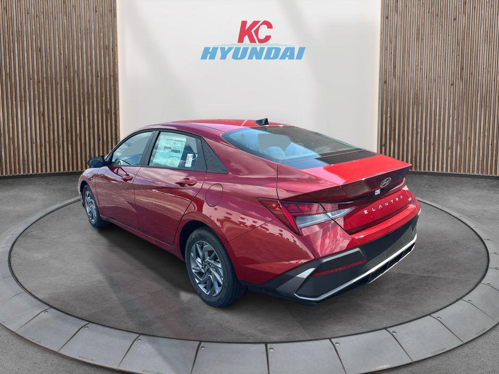 2025 Hyundai Elantra Hybrid photo 7