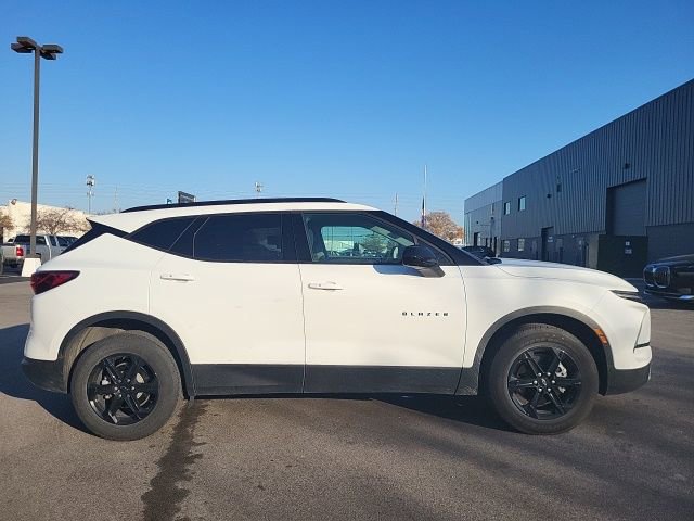 2023 Chevrolet Blazer 2LT photo 2