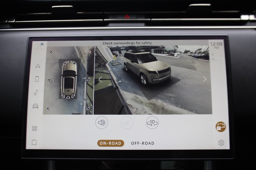 2023 Land Rover Range Rover SE photo 18