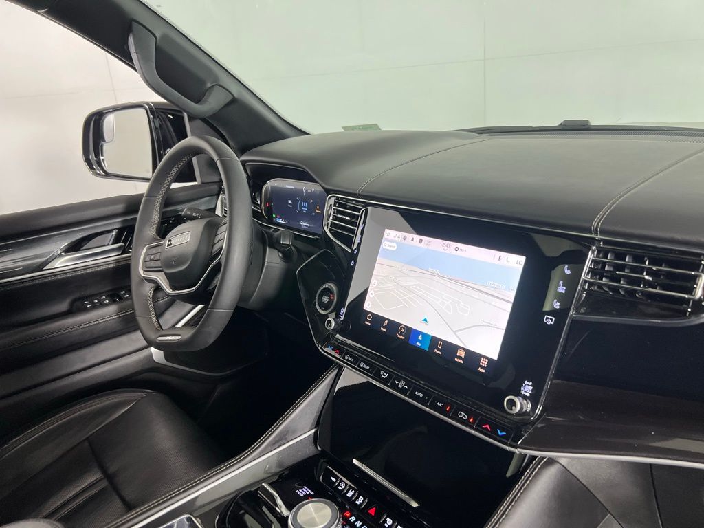 2023 Jeep Wagoneer L Base photo 28
