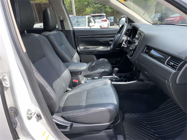 2017 Mitsubishi Outlander GT photo 17