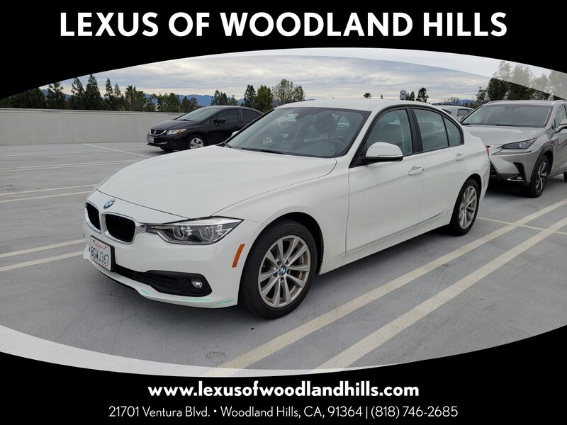 2018 BMW 3 Series 320i's photo