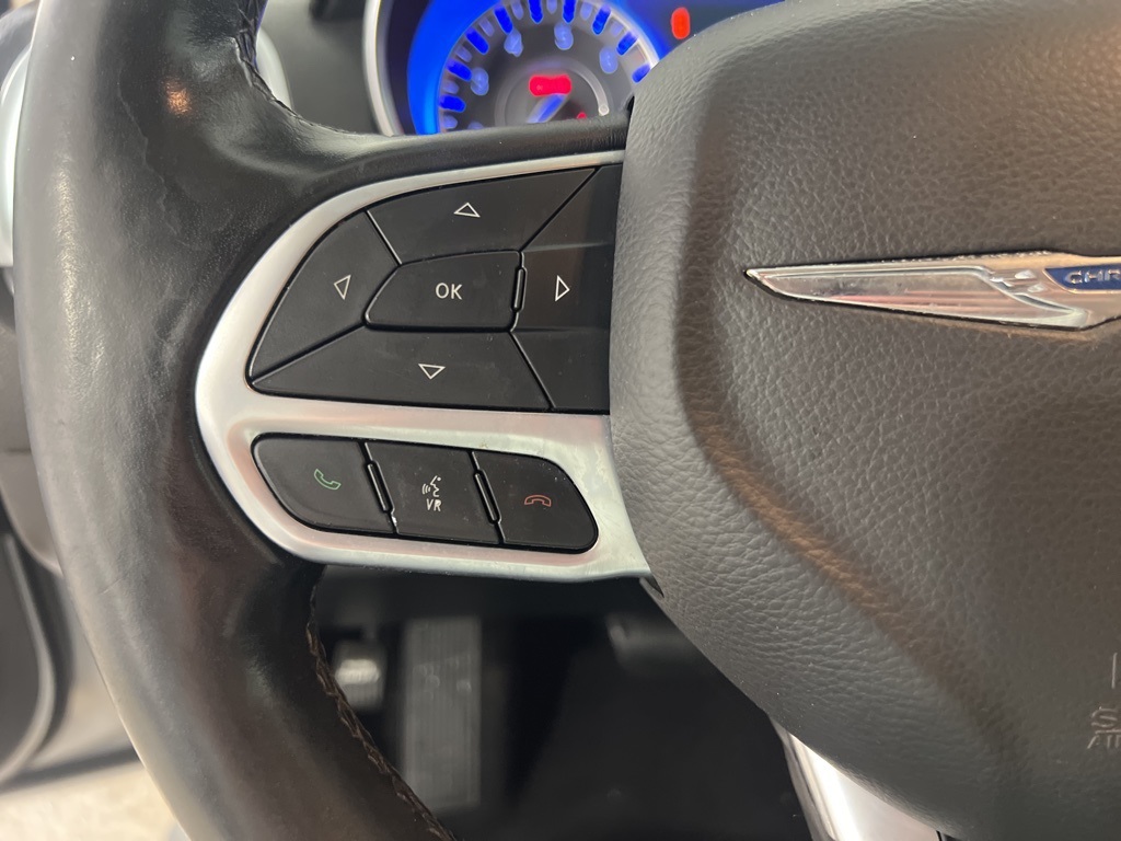 2020 Chrysler 300 Limited photo 12