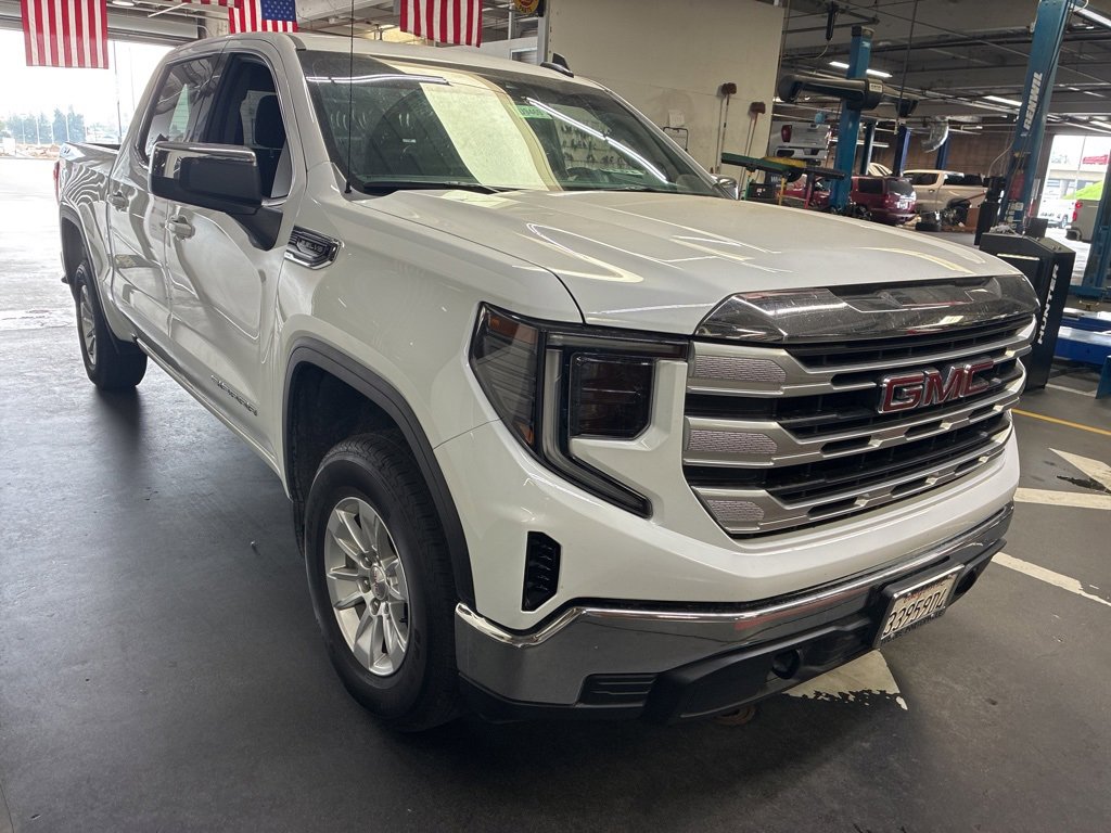 2024 GMC Sierra 1500 SLE's photo