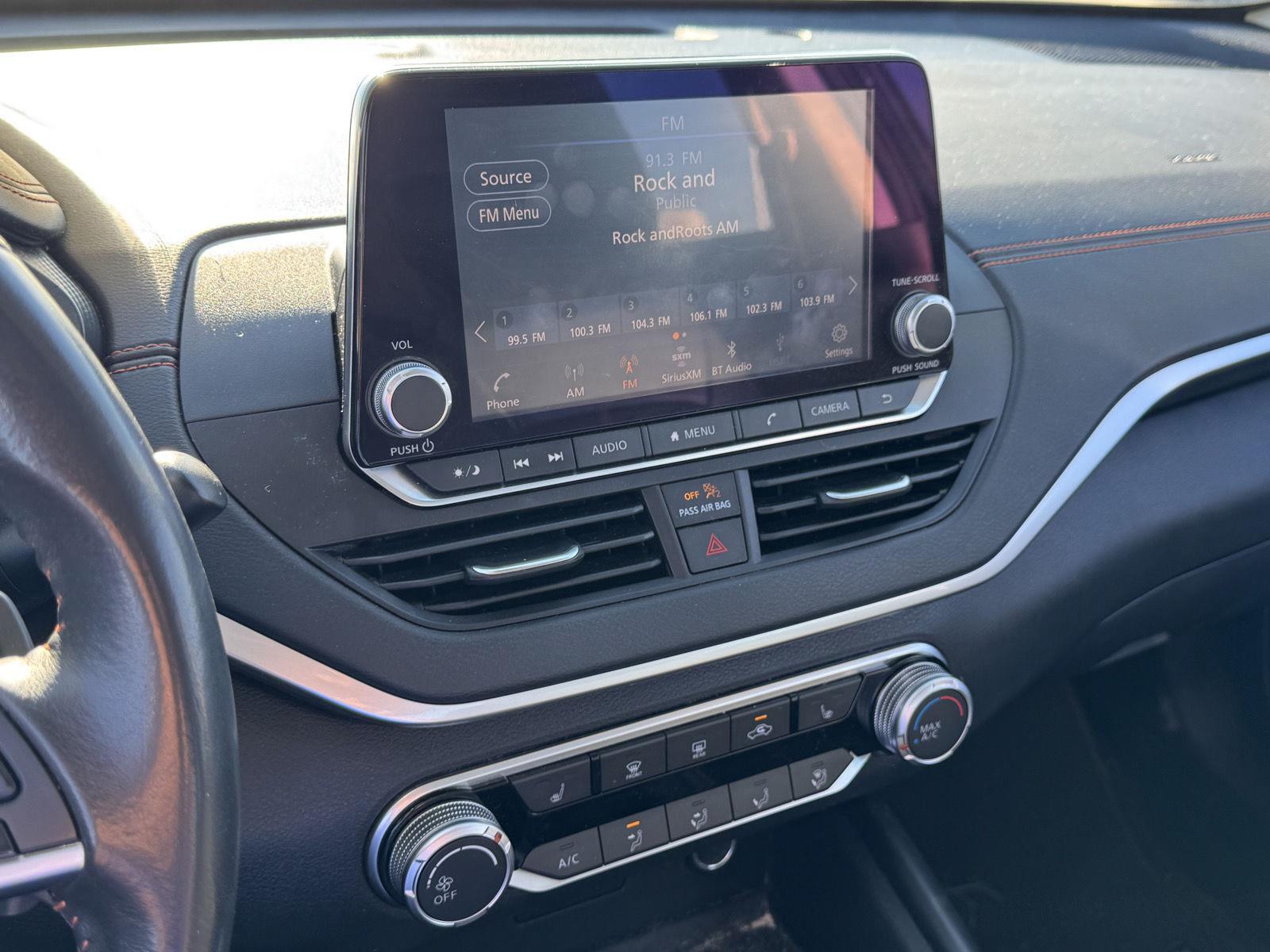 2022 Nissan Altima 2.5 SR photo 12
