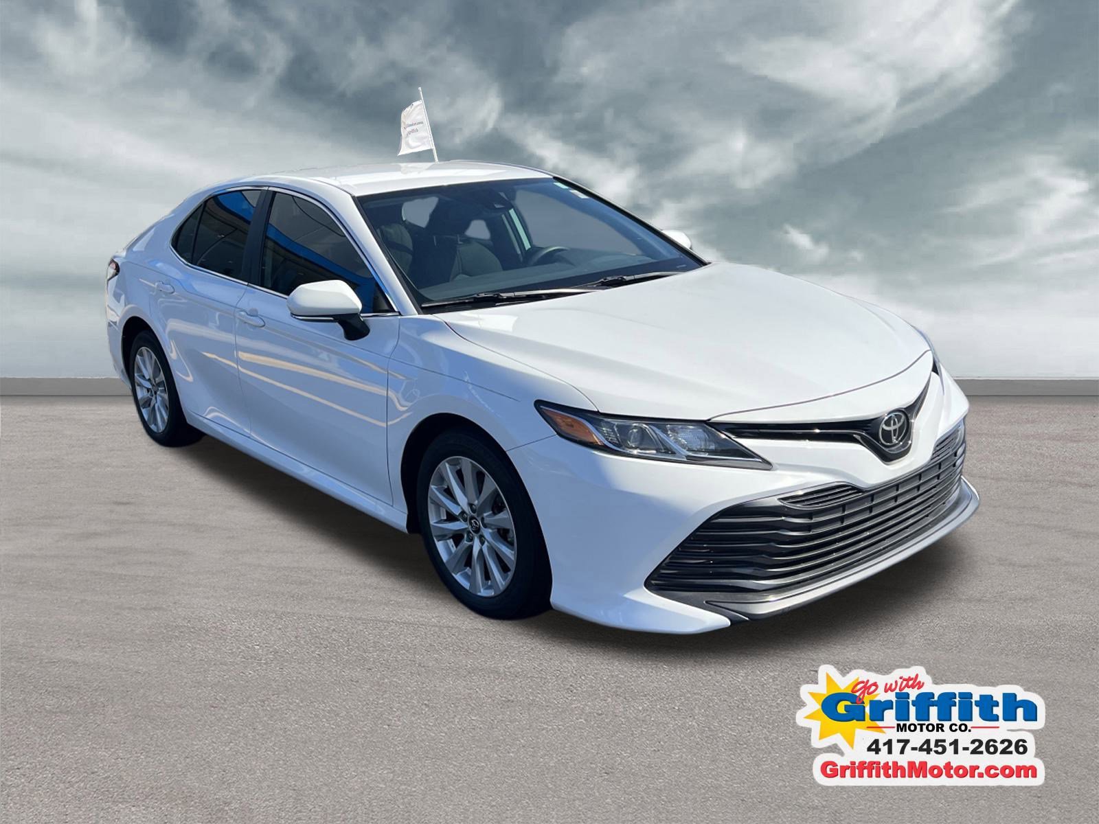 2019 Toyota Camry LE's photo