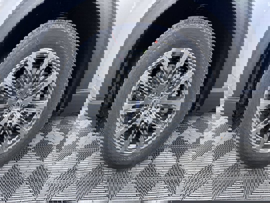 2025 Ford Explorer photo 26