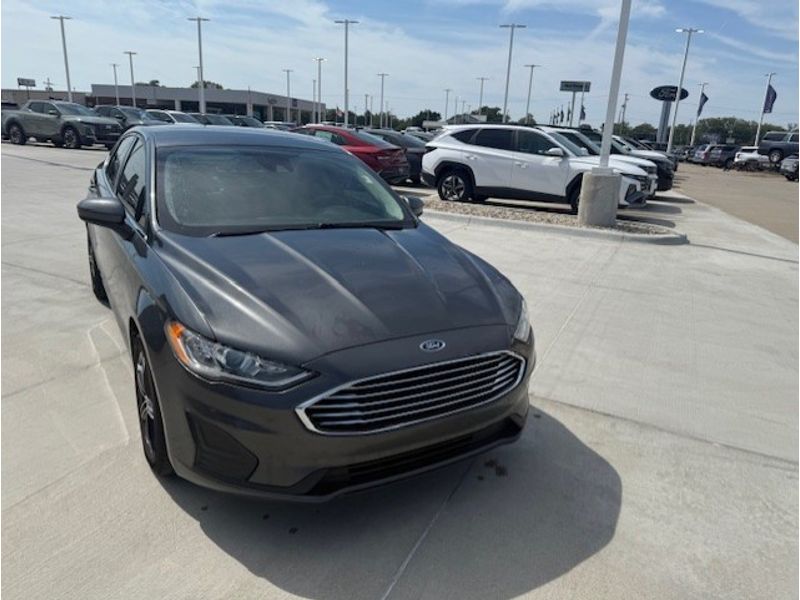 2019 Ford Fusion S photo 4