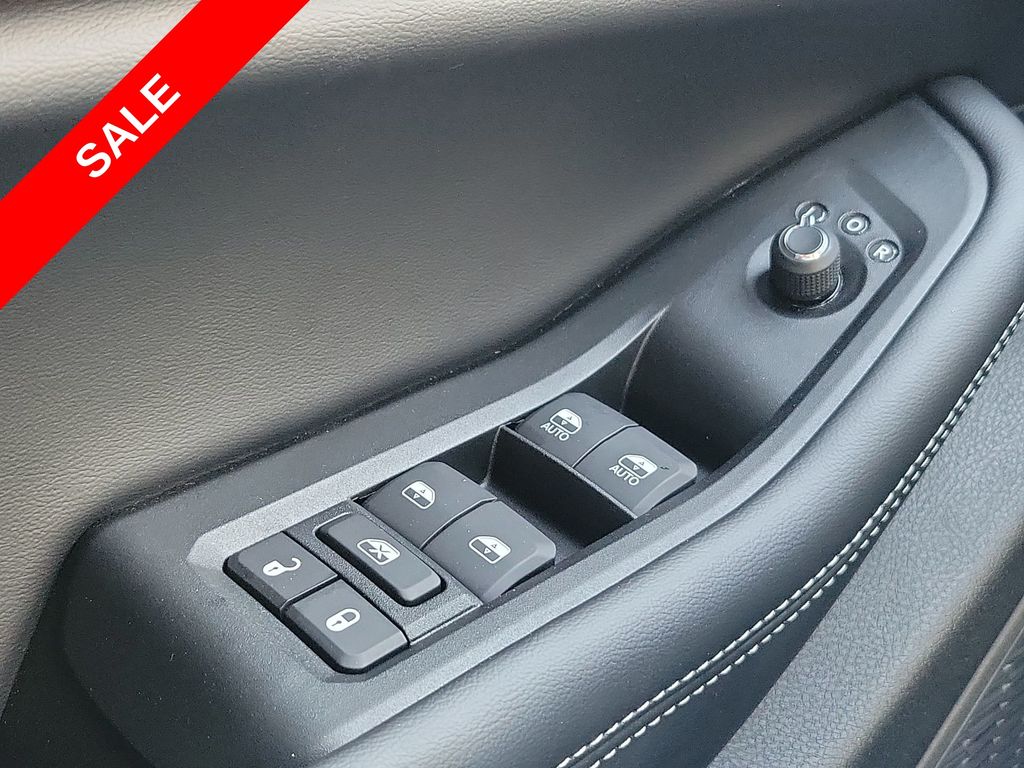 2025 Jeep Grand Cherokee Laredo Altitude photo 32