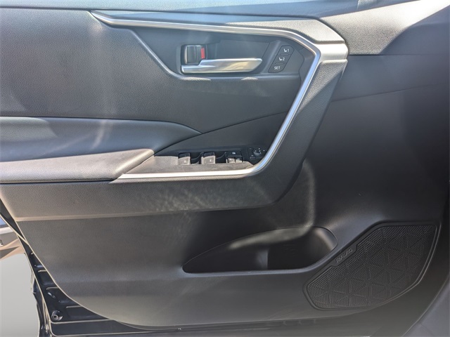 2023 Toyota RAV4 XLE Premium photo 21