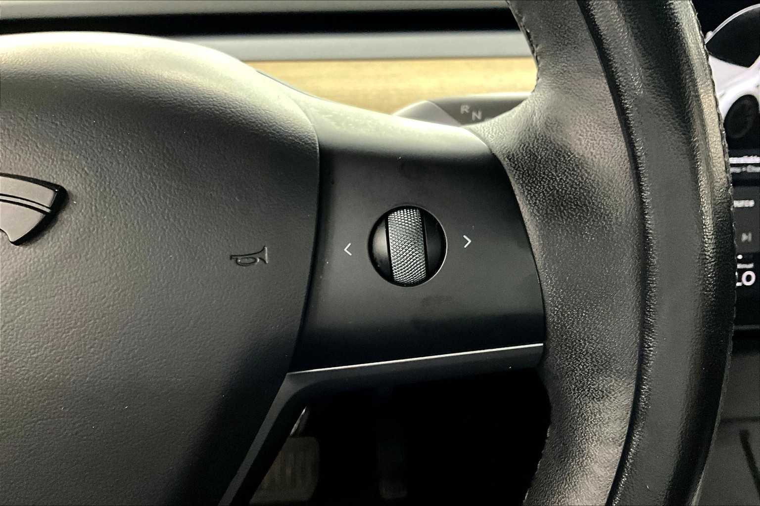 2021 Tesla Model Y Standard Range photo 18
