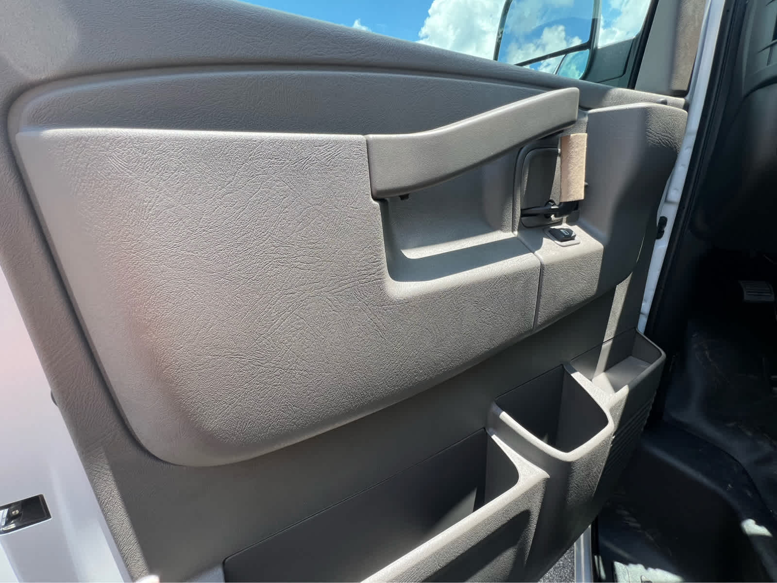 New 2025 Summit White GMC Work Van image 11