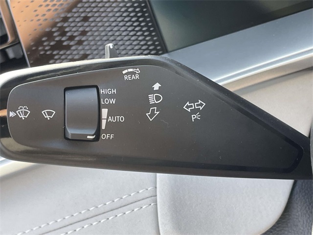 2025 Volkswagen Tiguan SE photo 14