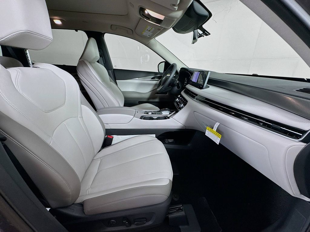 2026 Infiniti QX60 Luxe photo 34