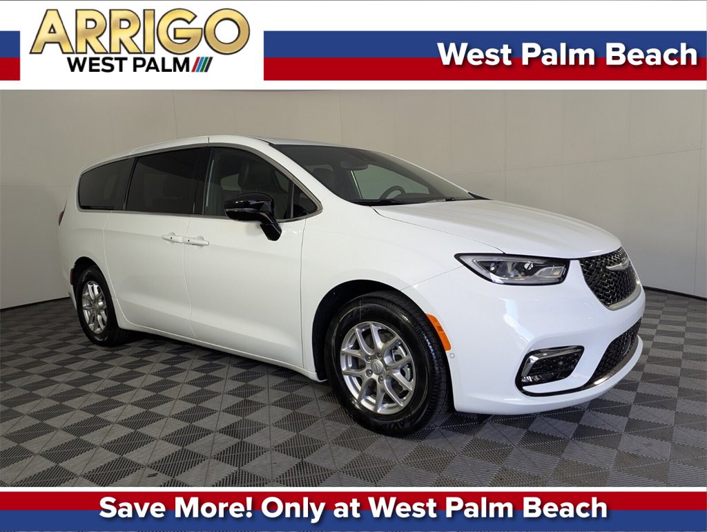 2026 Chrysler Pacifica Select's photo