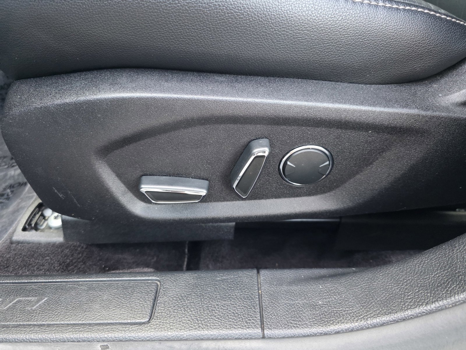 2017 Ford Fusion Energi SE photo 24