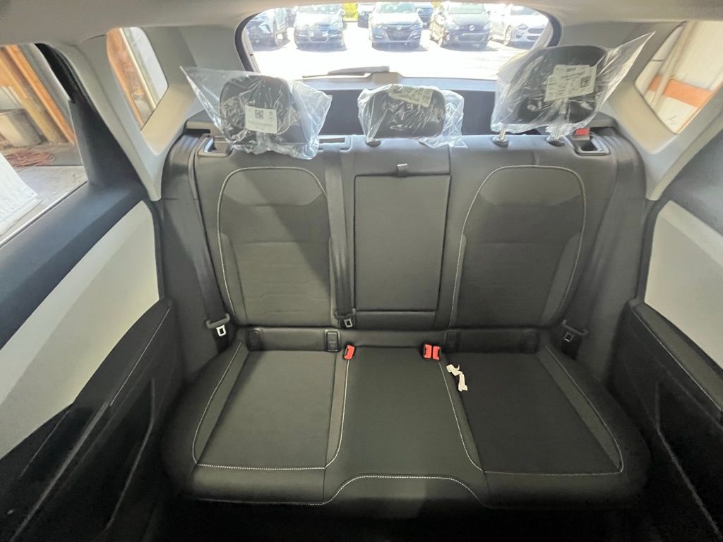 2025 Volkswagen Taos SE photo 22