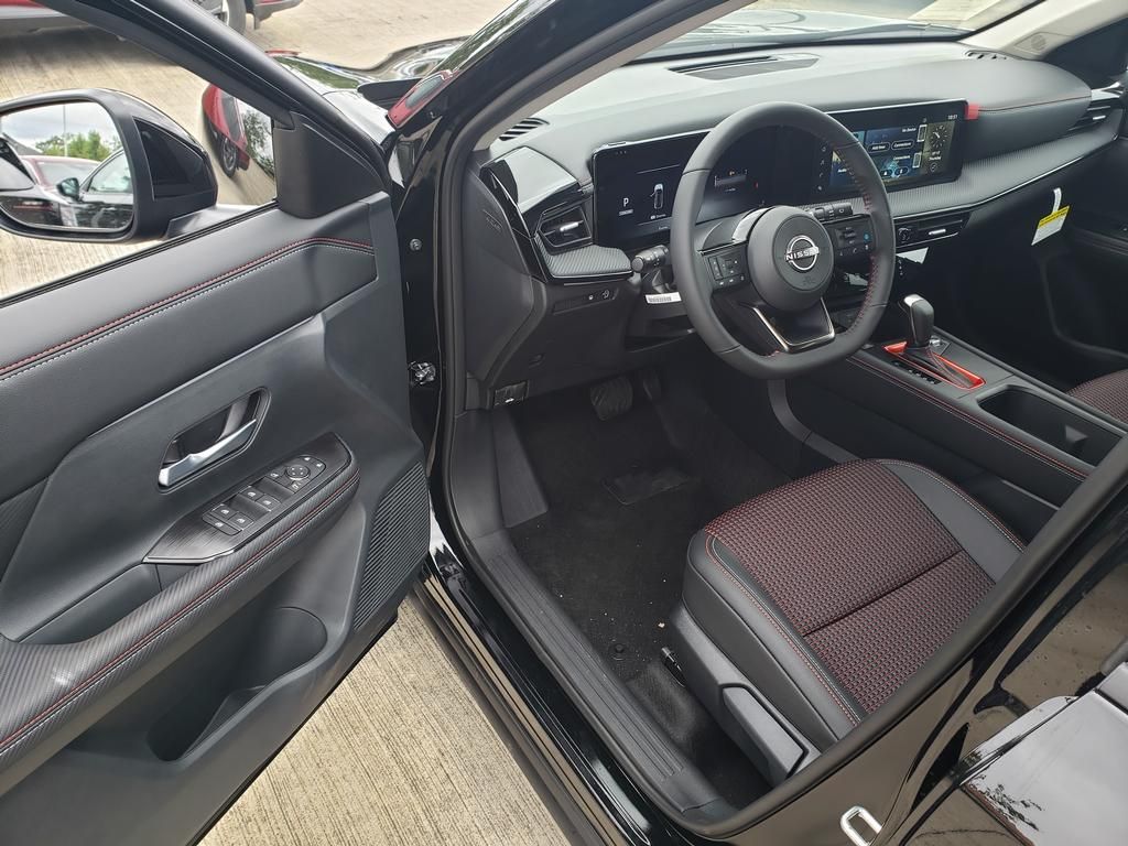2025 Nissan Kicks SR photo 5