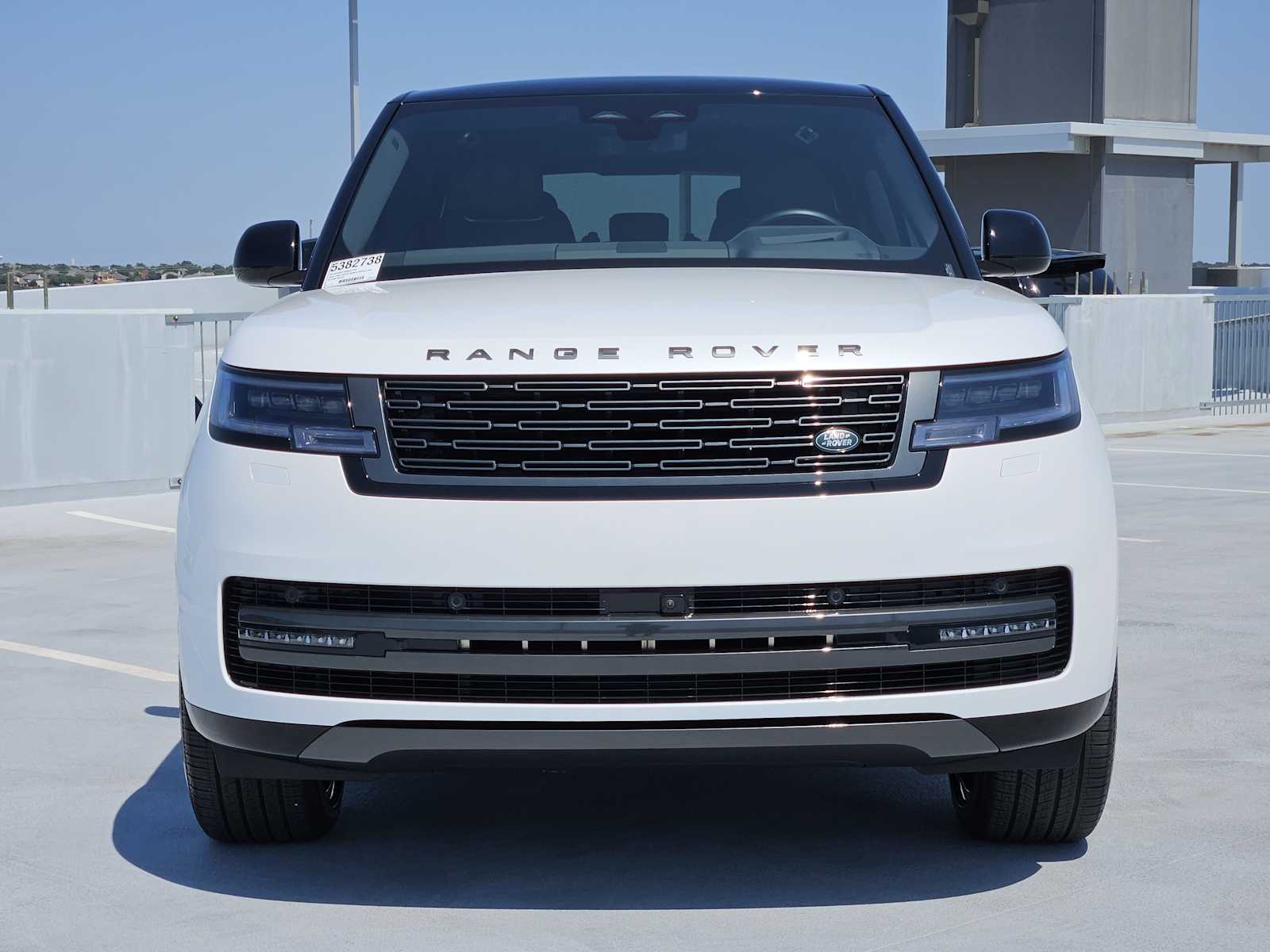 2025 Land Rover Range Rover SE photo 2