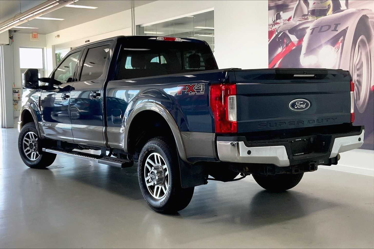 2019 Ford F-350 Lariat photo 4