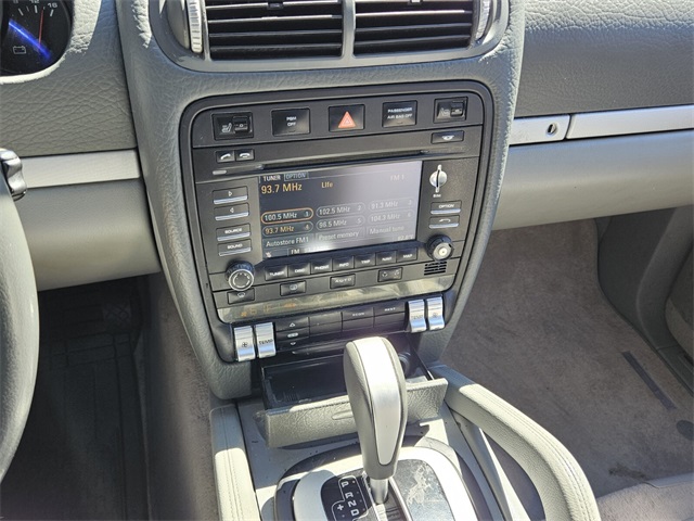 2010 Porsche Cayenne Base photo 18