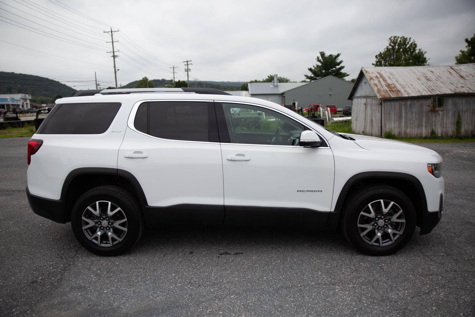 2023 Gmc Acadia SLT photo 2