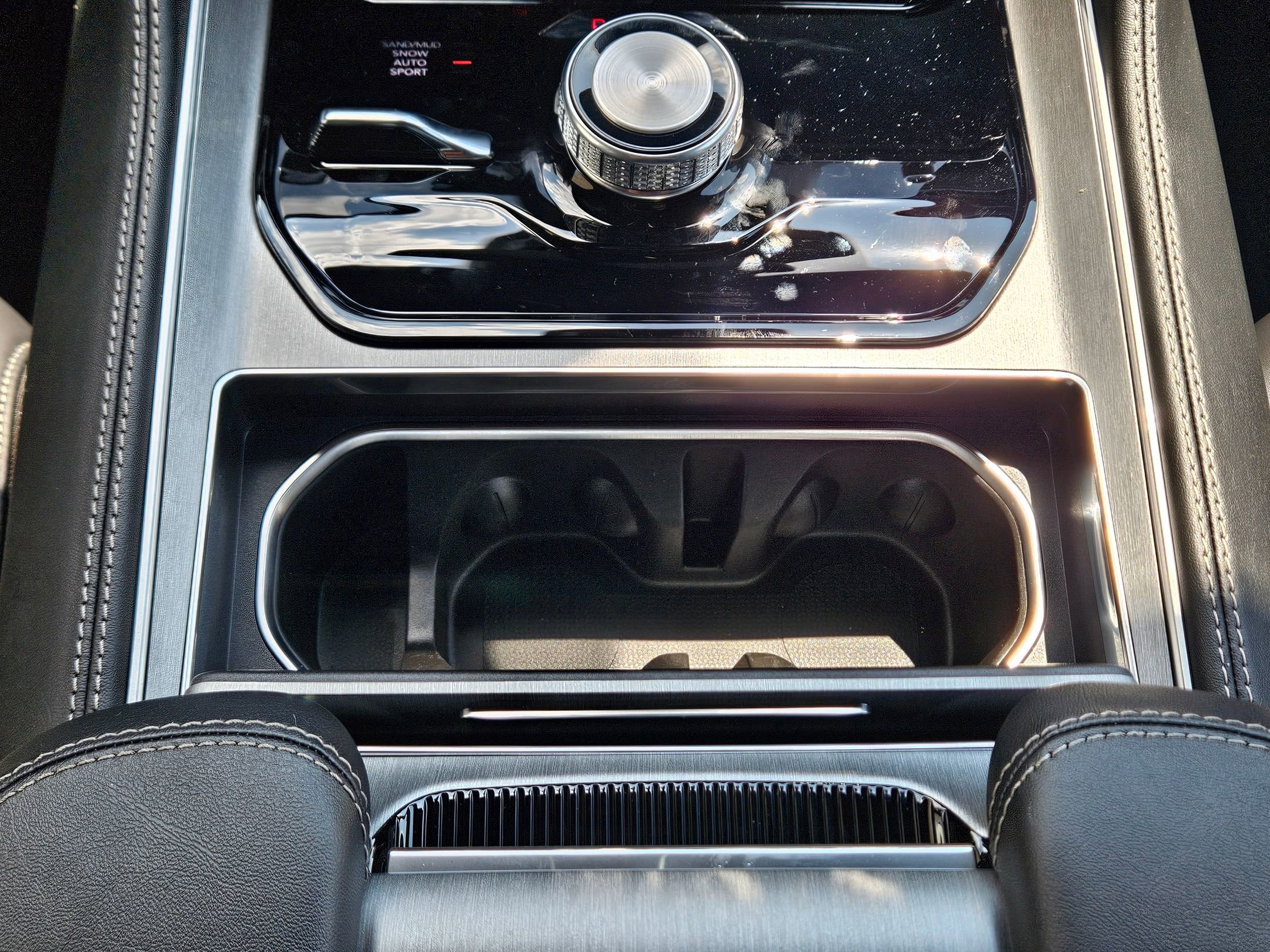 2025 Jeep Wagoneer Series II Carbide photo 6