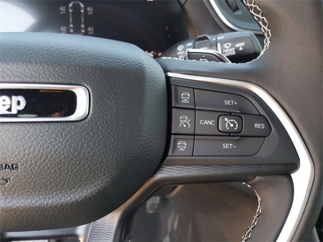 2025 Jeep Grand Cherokee Laredo Altitude photo 22
