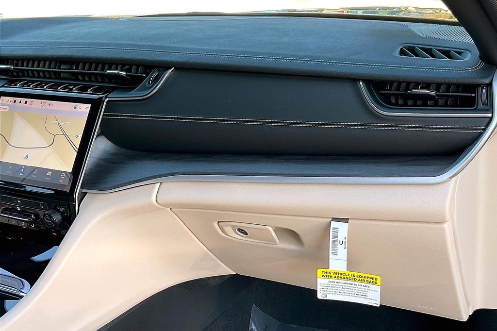 2025 Jeep Grand Cherokee Limited photo 28