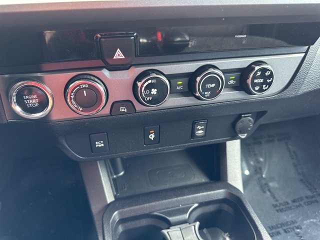 2016 Toyota Tacoma TRD Off-Road V6 photo 18