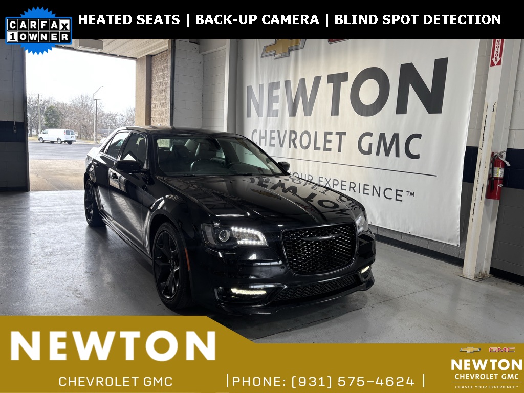 2023 Chrysler 300 Touring L's photo