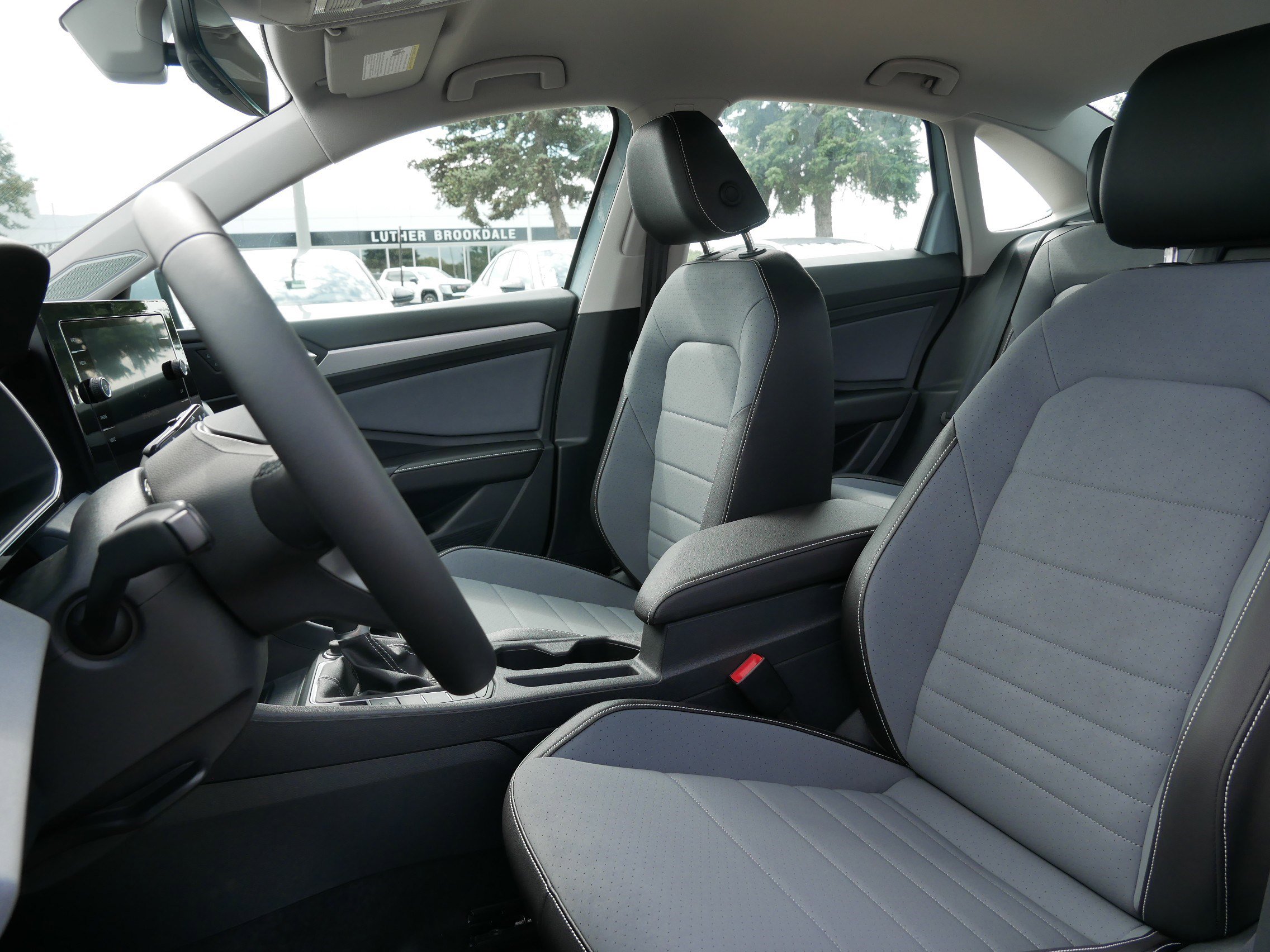 2025 Volkswagen Jetta SE photo 4