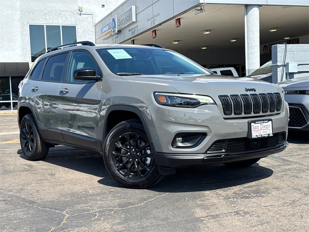 2023 Jeep Cherokee Altitude Lux photo 2