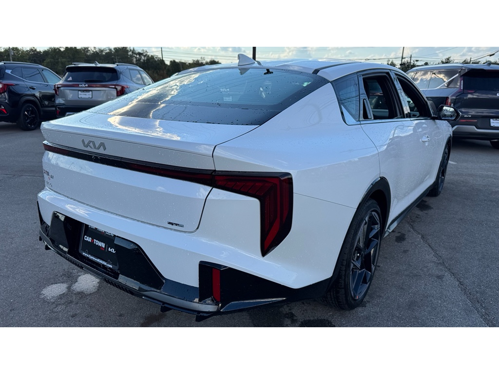 2025 Kia K4 GT-Line photo 3