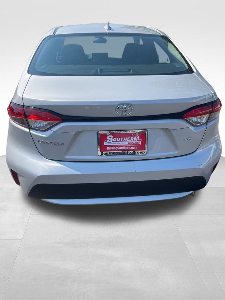 2022 Toyota Corolla LE photo 13