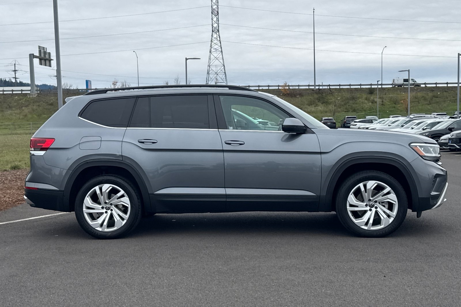 2023 Volkswagen Atlas V6 SE Technology photo 2
