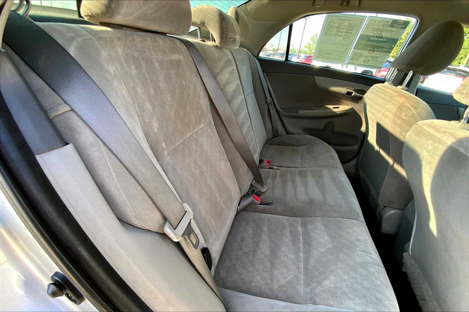 2009 Toyota RAV4 LE photo 17