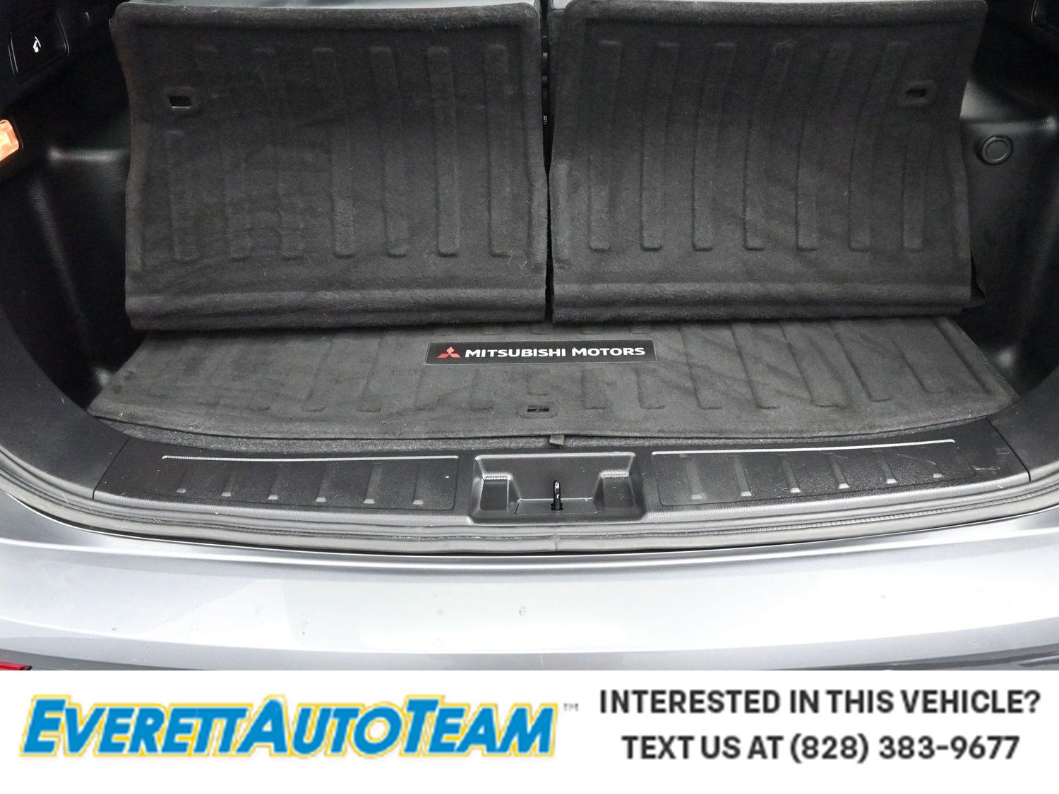 2022 Mitsubishi Outlander SE's photo