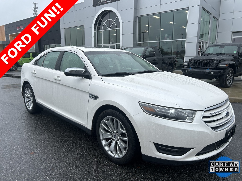2016 Ford Taurus Limited's photo