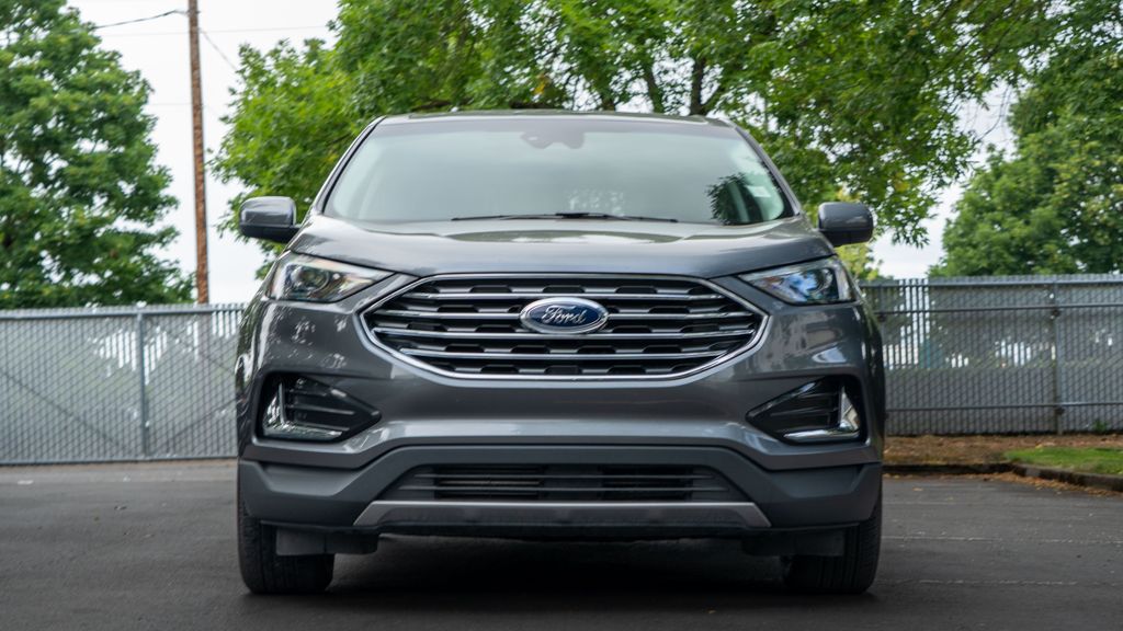 2022 Ford Edge SEL photo 2