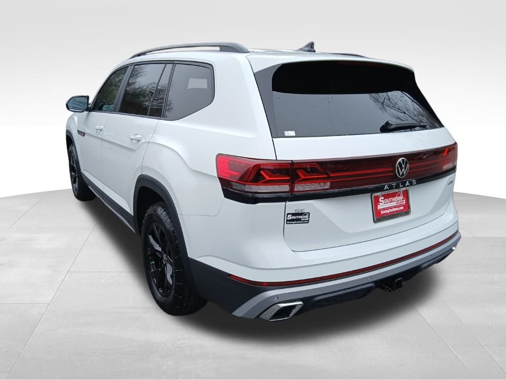2025 Volkswagen Atlas Peak Edition SE photo 2