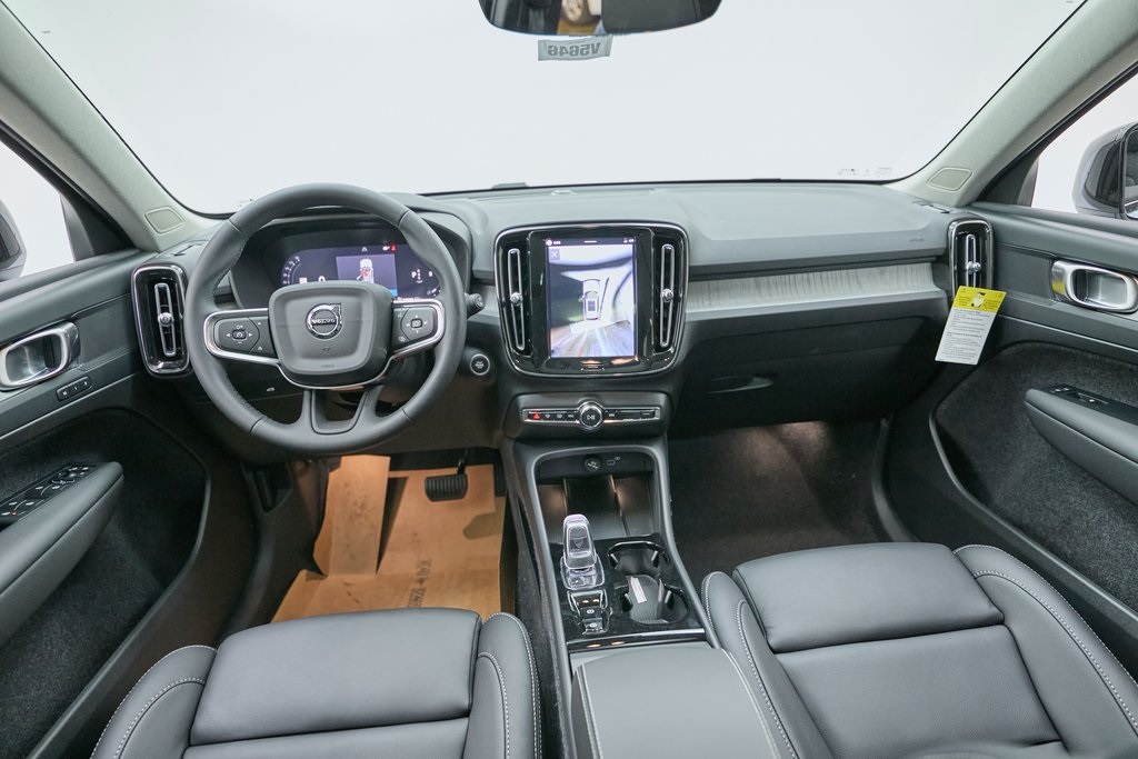 2026 VOLVO XC40 - Image 19