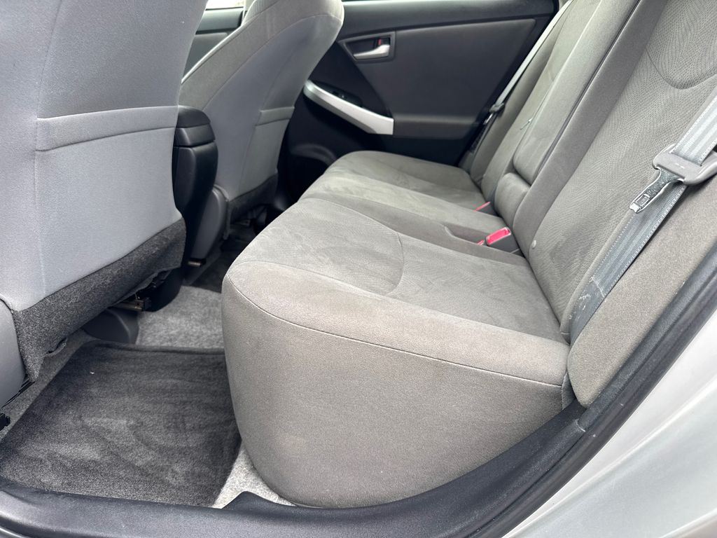 2015 Toyota Prius Four photo 20