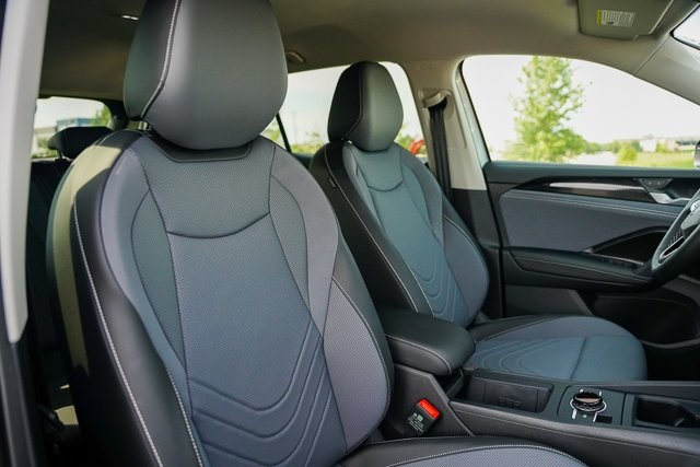 2025 Volkswagen Tiguan SE photo 32