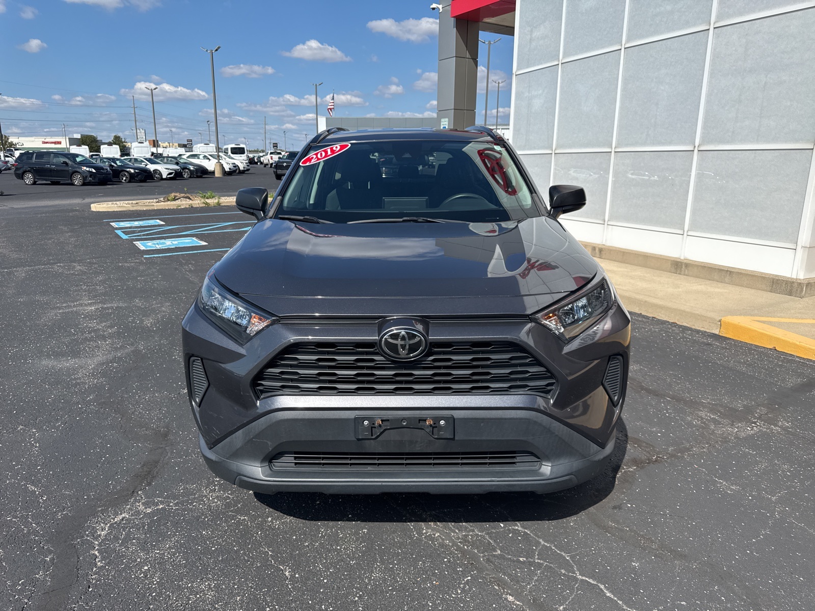 2019 Toyota RAV4 LE photo 2