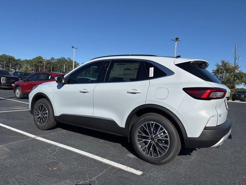 2025 Ford Escape Plug-In Hybrid photo 3