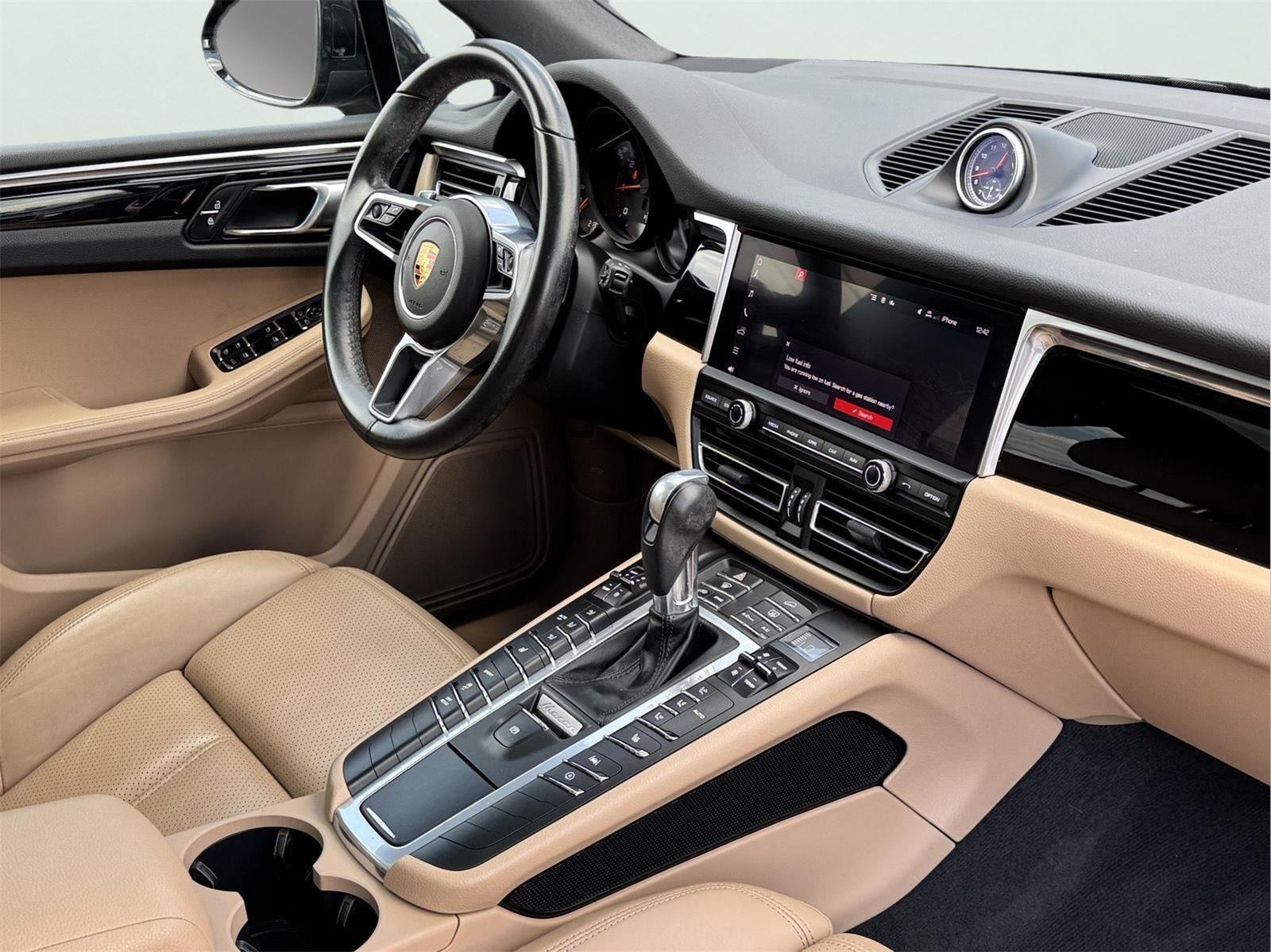 2021 Porsche Macan Base photo 24