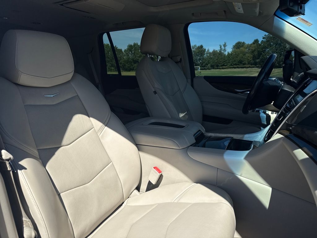 2018 Cadillac Escalade Luxury photo 16